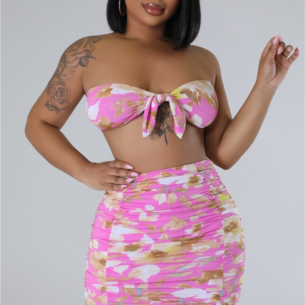 Pink flowers and petals Floral Women's Skirt set two piece